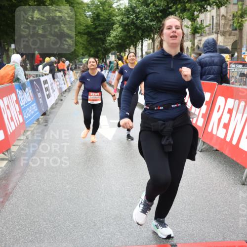 14.06.2026 - REWE Women's Run Strokosch-Dieckow http://msf.ph/oto/9763222 14.06.2026 11:12:09 Ziel 5215, 5265, 5362, 5400, 5401, 5730, 5922 meine-sportfotos.de