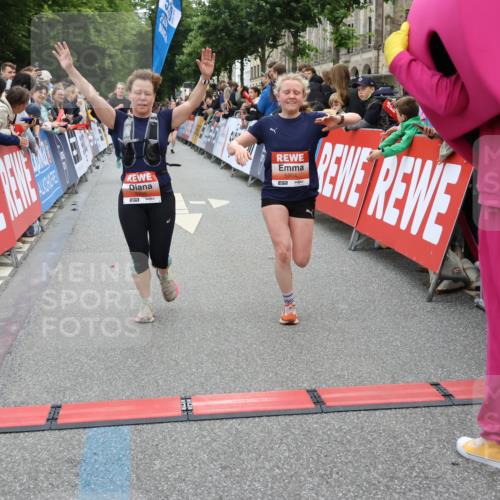 14.06.2026 - REWE Women's Run Strokosch-Dieckow http://msf.ph/oto/9763223 14.06.2026 10:57:43 Ziel 5202, 5255, 5280, 5381, 5396, 5712, 5778, 5904, 5905, 5924 meine-sportfotos.de
