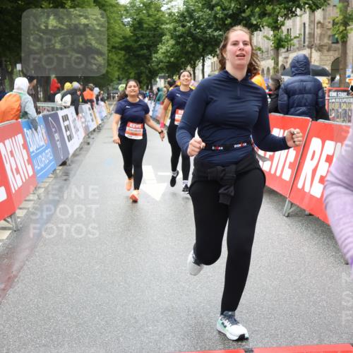 14.06.2026 - REWE Women's Run Strokosch-Dieckow http://msf.ph/oto/9763241 14.06.2026 11:12:09 Ziel 5215, 5265, 5362, 5400, 5401, 5730, 5922 meine-sportfotos.de