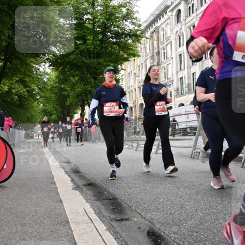 14.06.2026 - REWE Women's Run J. Mangold http://msf.ph/oto/9763244 14.06.2026 11:09:36 Ziel 5060, 5061, 5063, 5145, 5197, 5246, 5472, 5559, 5770, 5855, 5902, 5926 meine-sportfotos.de