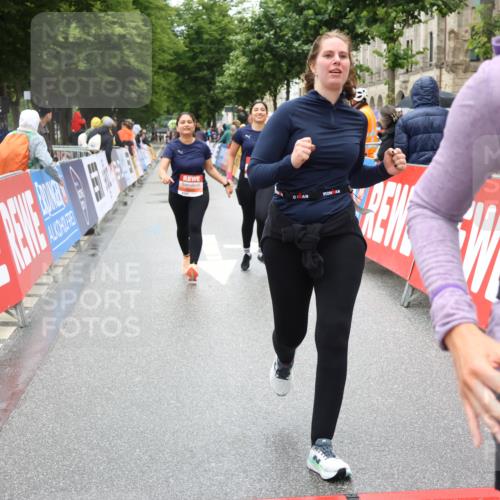 14.06.2026 - REWE Women's Run Strokosch-Dieckow http://msf.ph/oto/9763254 14.06.2026 11:12:09 Ziel 5215, 5265, 5362, 5400, 5401, 5730, 5922 meine-sportfotos.de