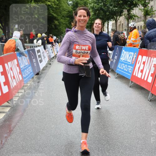 14.06.2026 - REWE Women's Run Strokosch-Dieckow http://msf.ph/oto/9763287 14.06.2026 11:12:08 Ziel 5215, 5265, 5362, 5400, 5401, 5730, 5922 meine-sportfotos.de