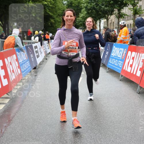 14.06.2026 - REWE Women's Run Strokosch-Dieckow http://msf.ph/oto/9763316 14.06.2026 11:12:07 Ziel 5215, 5265, 5362, 5400, 5401, 5730, 5922 meine-sportfotos.de