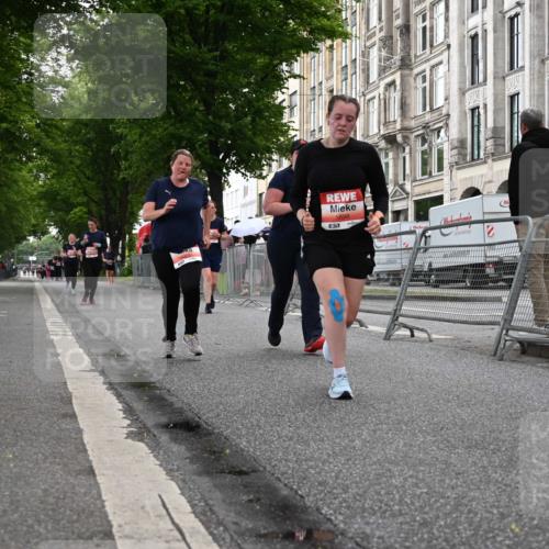 14.06.2026 - REWE Women's Run J. Mangold http://msf.ph/oto/9763320 14.06.2026 11:09:53 Ziel 5211, 5301, 5698 meine-sportfotos.de