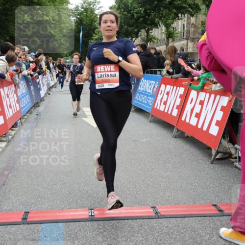 14.06.2026 - REWE Women's Run Strokosch-Dieckow http://msf.ph/oto/9763323 14.06.2026 10:57:41 Ziel 5202, 5255, 5280, 5381, 5396, 5499, 5712, 5778, 5904, 5924 meine-sportfotos.de