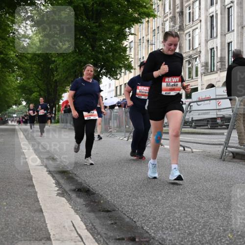 14.06.2026 - REWE Women's Run J. Mangold http://msf.ph/oto/9763324 14.06.2026 11:09:54 Ziel 5211, 5240, 5301, 5698, 5961 meine-sportfotos.de