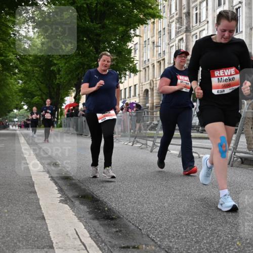 14.06.2026 - REWE Women's Run J. Mangold http://msf.ph/oto/9763329 14.06.2026 11:09:54 Ziel 5211, 5240, 5301, 5698, 5961 meine-sportfotos.de