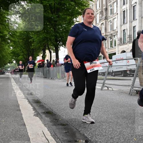 14.06.2026 - REWE Women's Run J. Mangold http://msf.ph/oto/9763340 14.06.2026 11:09:55 Ziel 5211, 5240, 5301, 5698, 5787, 5788, 5961 meine-sportfotos.de