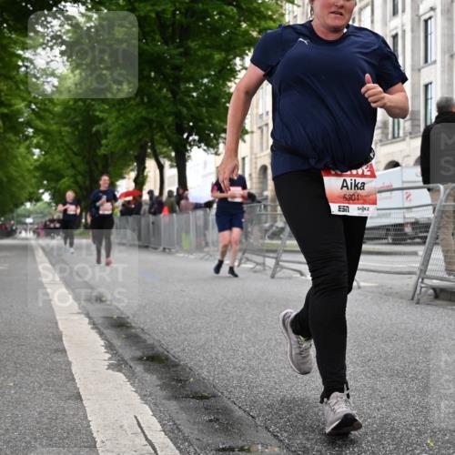 14.06.2026 - REWE Women's Run J. Mangold http://msf.ph/oto/9763342 14.06.2026 11:09:55 Ziel 5211, 5240, 5301, 5698, 5787, 5788, 5961 meine-sportfotos.de