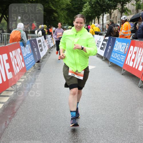 14.06.2026 - REWE Women's Run Strokosch-Dieckow http://msf.ph/oto/9763346 14.06.2026 11:12:04 Ziel 5080, 5081, 5082, 5265, 5362, 5401, 5730 meine-sportfotos.de