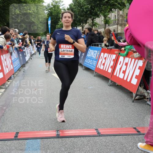 14.06.2026 - REWE Women's Run Strokosch-Dieckow http://msf.ph/oto/9763348 14.06.2026 10:57:41 Ziel 5202, 5255, 5280, 5381, 5396, 5499, 5712, 5778, 5904, 5924 meine-sportfotos.de