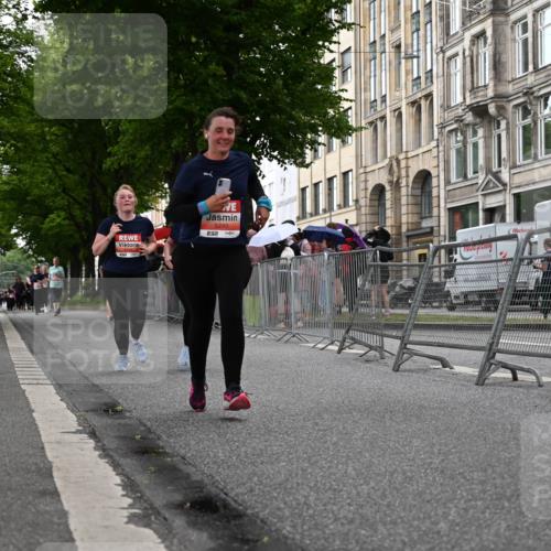 14.06.2026 - REWE Women's Run J. Mangold http://msf.ph/oto/9763361 14.06.2026 11:09:59 Ziel 5211, 5240, 5301, 5787, 5788, 5961 meine-sportfotos.de