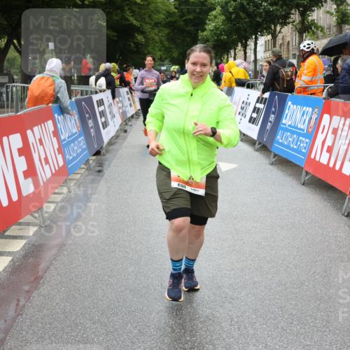 14.06.2026 - REWE Women's Run Strokosch-Dieckow http://msf.ph/oto/9763362 14.06.2026 11:12:04 Ziel 5080, 5081, 5082, 5265, 5362, 5401, 5730 meine-sportfotos.de
