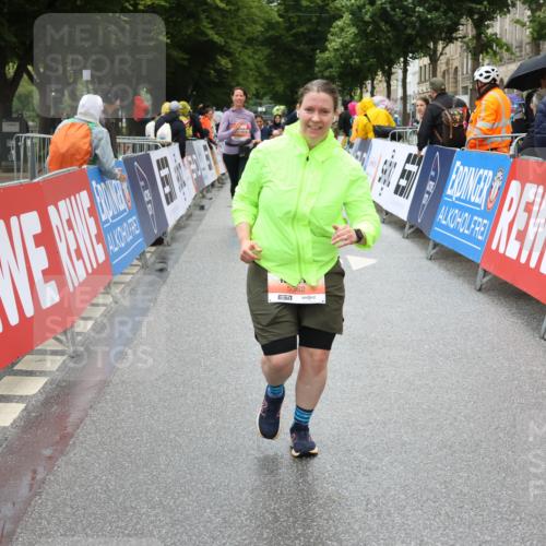 14.06.2026 - REWE Women's Run Strokosch-Dieckow http://msf.ph/oto/9763377 14.06.2026 11:12:04 Ziel 5080, 5081, 5082, 5265, 5362, 5401, 5730 meine-sportfotos.de