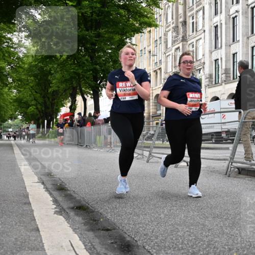 14.06.2026 - REWE Women's Run J. Mangold http://msf.ph/oto/9763388 14.06.2026 11:10:01 Ziel 5240, 5787, 5788, 5961 meine-sportfotos.de
