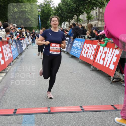 14.06.2026 - REWE Women's Run Strokosch-Dieckow http://msf.ph/oto/9763395 14.06.2026 10:57:41 Ziel 5202, 5255, 5280, 5381, 5396, 5499, 5712, 5778, 5904, 5924 meine-sportfotos.de