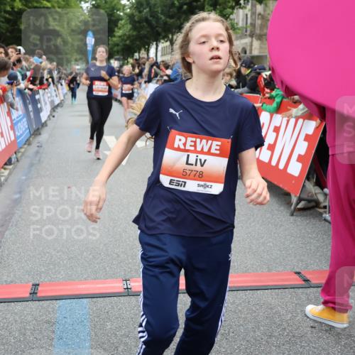 14.06.2026 - REWE Women's Run Strokosch-Dieckow http://msf.ph/oto/9763416 14.06.2026 10:57:39 Ziel 5202, 5228, 5255, 5280, 5381, 5396, 5499, 5712, 5778, 5904, 5924 meine-sportfotos.de