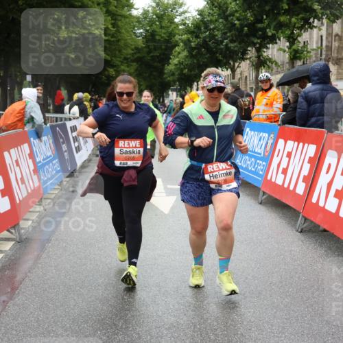 14.06.2026 - REWE Women's Run Strokosch-Dieckow http://msf.ph/oto/9763442 14.06.2026 11:12:01 Ziel 5080, 5081, 5082, 5148, 5265, 5362, 5663, 5730 meine-sportfotos.de