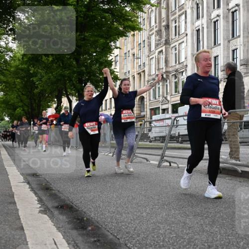 14.06.2026 - REWE Women's Run J. Mangold http://msf.ph/oto/9763456 14.06.2026 11:10:20 Ziel 5005, 5028, 5724, 5830, 5831 meine-sportfotos.de