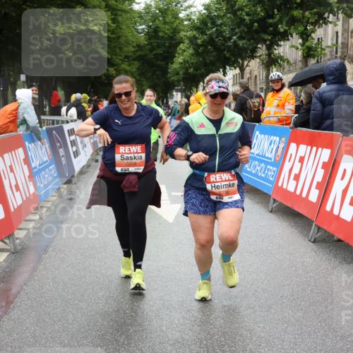14.06.2026 - REWE Women's Run Strokosch-Dieckow http://msf.ph/oto/9763458 14.06.2026 11:12:01 Ziel 5080, 5081, 5082, 5148, 5265, 5362, 5663, 5730 meine-sportfotos.de