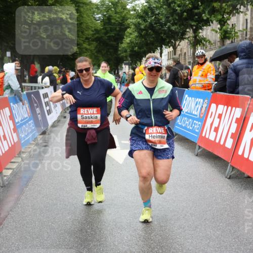 14.06.2026 - REWE Women's Run Strokosch-Dieckow http://msf.ph/oto/9763473 14.06.2026 11:12:01 Ziel 5080, 5081, 5082, 5148, 5265, 5362, 5663, 5730 meine-sportfotos.de