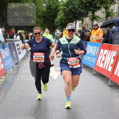 14.06.2026 - REWE Women's Run Strokosch-Dieckow http://msf.ph/oto/9763485 14.06.2026 11:12:01 Ziel 5080, 5081, 5082, 5148, 5265, 5362, 5663, 5730 meine-sportfotos.de