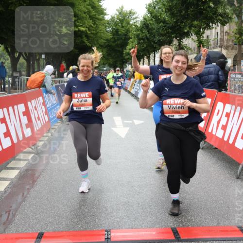 14.06.2026 - REWE Women's Run Strokosch-Dieckow http://msf.ph/oto/9763501 14.06.2026 11:11:56 Ziel 5080, 5081, 5082, 5148, 5663 meine-sportfotos.de