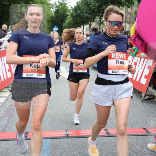14.06.2026 - REWE Women's Run Strokosch-Dieckow http://msf.ph/oto/9763502 14.06.2026 10:57:37 Ziel 5202, 5228, 5255, 5280, 5381, 5499, 5712, 5778, 5806, 5924 meine-sportfotos.de