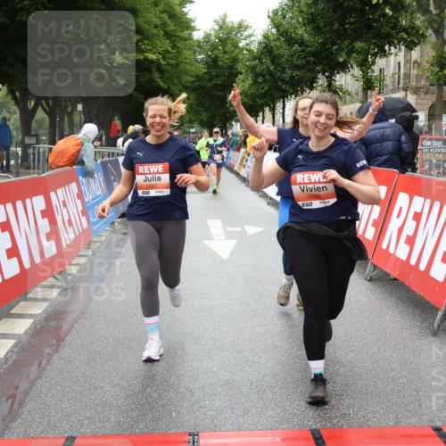 14.06.2026 - REWE Women's Run Strokosch-Dieckow http://msf.ph/oto/9763518 14.06.2026 11:11:55 Ziel 5080, 5081, 5082, 5148, 5663 meine-sportfotos.de