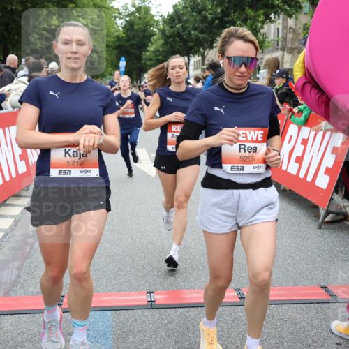 14.06.2026 - REWE Women's Run Strokosch-Dieckow http://msf.ph/oto/9763525 14.06.2026 10:57:37 Ziel 5202, 5228, 5255, 5280, 5381, 5499, 5712, 5778, 5806, 5924 meine-sportfotos.de