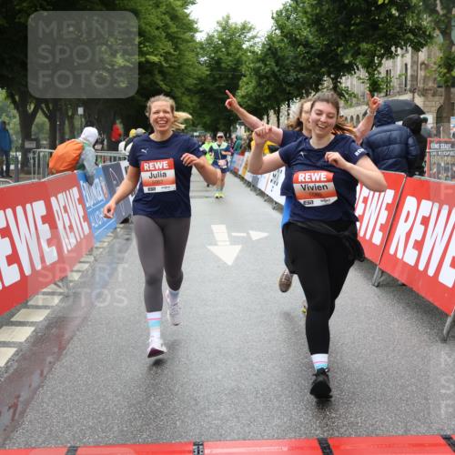 14.06.2026 - REWE Women's Run Strokosch-Dieckow http://msf.ph/oto/9763533 14.06.2026 11:11:55 Ziel 5080, 5081, 5082, 5148, 5663 meine-sportfotos.de