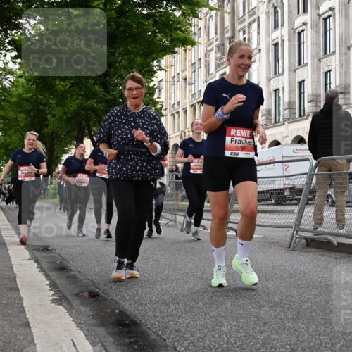 14.06.2026 - REWE Women's Run J. Mangold http://msf.ph/oto/9763539 14.06.2026 11:10:29 Ziel 5120, 5123, 5124, 5125, 5126, 5127, 5254, 5316, 5763 meine-sportfotos.de