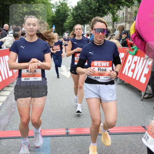 14.06.2026 - REWE Women's Run Strokosch-Dieckow http://msf.ph/oto/9763544 14.06.2026 10:57:37 Ziel 5202, 5228, 5255, 5280, 5381, 5499, 5712, 5778, 5806, 5924 meine-sportfotos.de