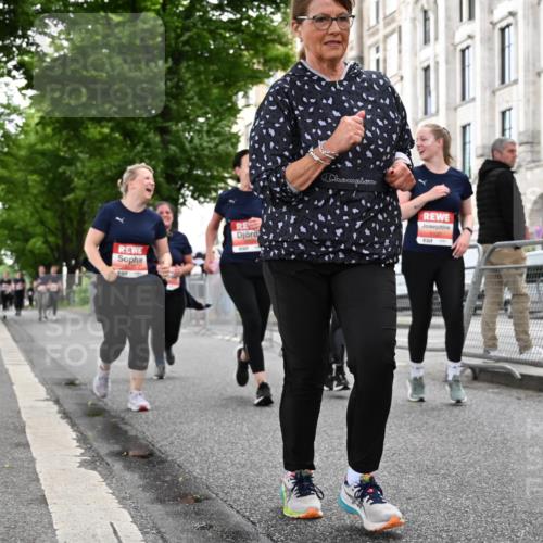 14.06.2026 - REWE Women's Run J. Mangold http://msf.ph/oto/9763558 14.06.2026 11:10:30 Ziel 5120, 5123, 5124, 5125, 5126, 5127, 5254, 5316, 5763, 5879 meine-sportfotos.de