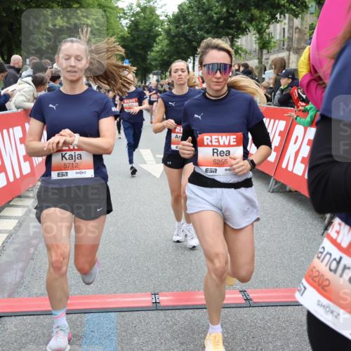 14.06.2026 - REWE Women's Run Strokosch-Dieckow http://msf.ph/oto/9763563 14.06.2026 10:57:37 Ziel 5202, 5228, 5255, 5280, 5381, 5499, 5712, 5778, 5806, 5924 meine-sportfotos.de