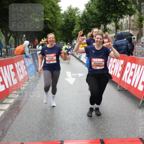14.06.2026 - REWE Women's Run Strokosch-Dieckow http://msf.ph/oto/9763564 14.06.2026 11:11:55 Ziel 5080, 5081, 5082, 5148, 5663 meine-sportfotos.de