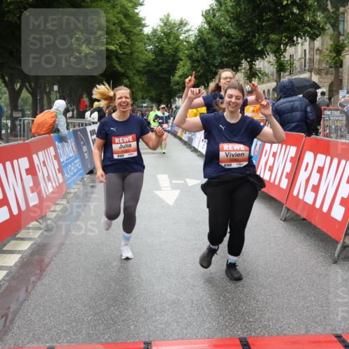 14.06.2026 - REWE Women's Run Strokosch-Dieckow http://msf.ph/oto/9763581 14.06.2026 11:11:55 Ziel 5080, 5081, 5082, 5148, 5663 meine-sportfotos.de