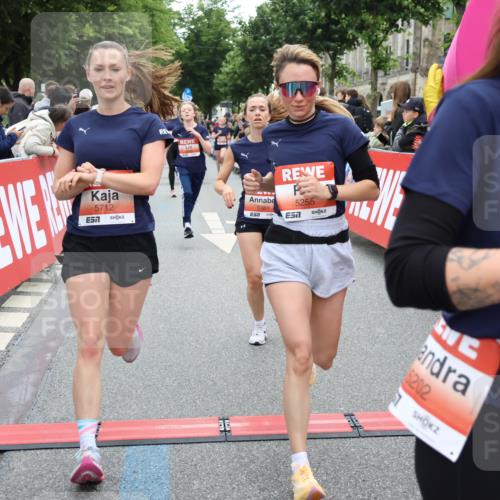 14.06.2026 - REWE Women's Run Strokosch-Dieckow http://msf.ph/oto/9763587 14.06.2026 10:57:37 Ziel 5202, 5228, 5255, 5280, 5381, 5499, 5712, 5778, 5806, 5924 meine-sportfotos.de