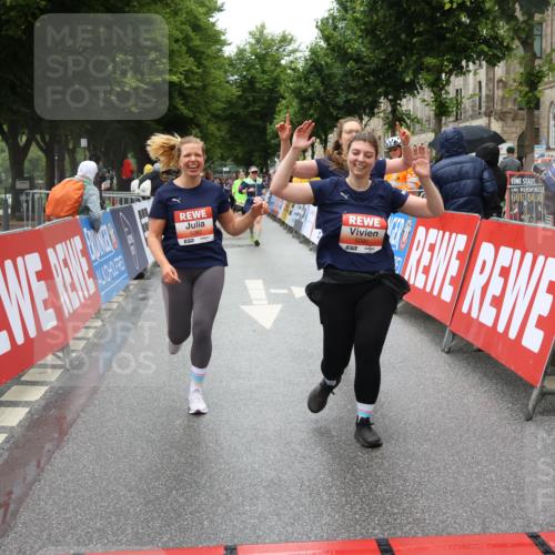 14.06.2026 - REWE Women's Run Strokosch-Dieckow http://msf.ph/oto/9763597 14.06.2026 11:11:55 Ziel 5080, 5081, 5082, 5148, 5663 meine-sportfotos.de