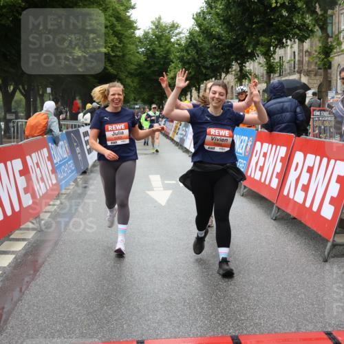 14.06.2026 - REWE Women's Run Strokosch-Dieckow http://msf.ph/oto/9763613 14.06.2026 11:11:55 Ziel 5080, 5081, 5082, 5148, 5663 meine-sportfotos.de