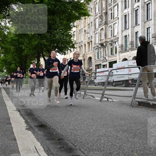 14.06.2026 - REWE Women's Run J. Mangold http://msf.ph/oto/9763625 14.06.2026 11:10:39 Ziel 5554, 5606, 5617, 5879, 5915 meine-sportfotos.de