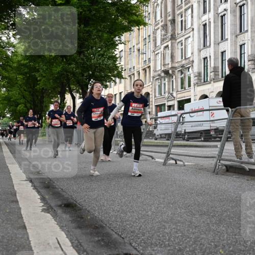 14.06.2026 - REWE Women's Run J. Mangold http://msf.ph/oto/9763627 14.06.2026 11:10:39 Ziel 5554, 5606, 5617, 5879, 5915 meine-sportfotos.de