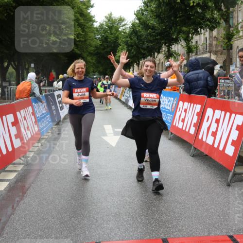 14.06.2026 - REWE Women's Run Strokosch-Dieckow http://msf.ph/oto/9763628 14.06.2026 11:11:55 Ziel 5080, 5081, 5082, 5148, 5663 meine-sportfotos.de