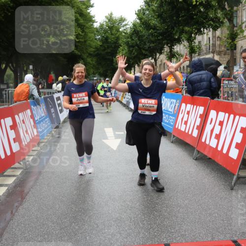 14.06.2026 - REWE Women's Run Strokosch-Dieckow http://msf.ph/oto/9763645 14.06.2026 11:11:55 Ziel 5080, 5081, 5082, 5148, 5663 meine-sportfotos.de