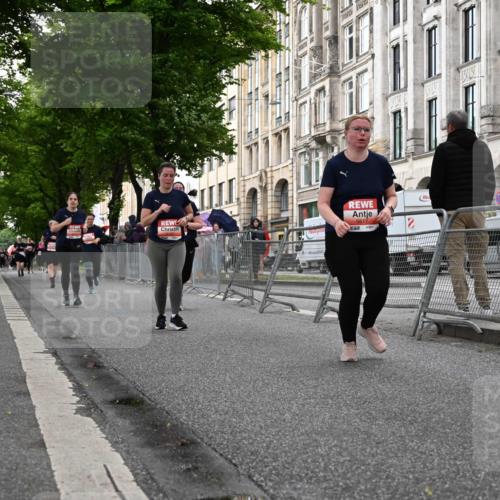 14.06.2026 - REWE Women's Run J. Mangold http://msf.ph/oto/9763658 14.06.2026 11:10:42 Ziel 5136, 5275, 5554, 5575, 5606, 5617, 5915 meine-sportfotos.de