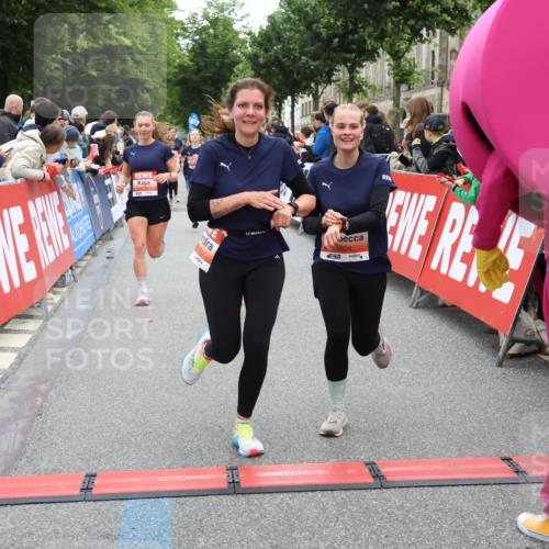14.06.2026 - REWE Women's Run Strokosch-Dieckow http://msf.ph/oto/9763660 14.06.2026 10:57:36 Ziel 5202, 5228, 5255, 5381, 5499, 5712, 5778, 5806, 5924 meine-sportfotos.de