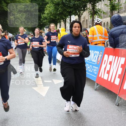 14.06.2026 - REWE Women's Run Strokosch-Dieckow http://msf.ph/oto/9763670 14.06.2026 11:11:52 Ziel 5080, 5081, 5082, 5148, 5663 meine-sportfotos.de