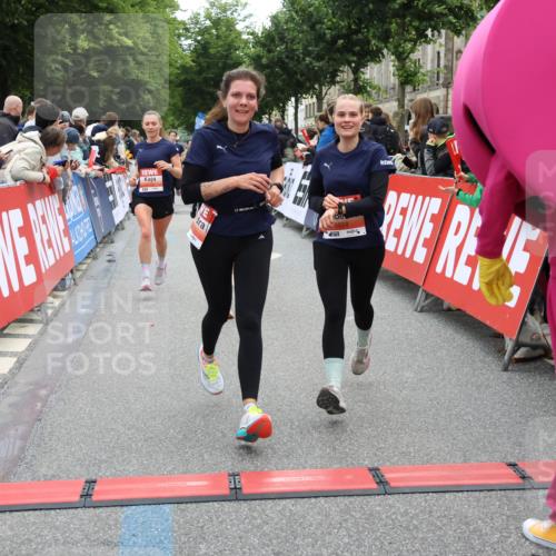 14.06.2026 - REWE Women's Run Strokosch-Dieckow http://msf.ph/oto/9763714 14.06.2026 10:57:36 Ziel 5202, 5228, 5255, 5381, 5499, 5712, 5778, 5806, 5924 meine-sportfotos.de