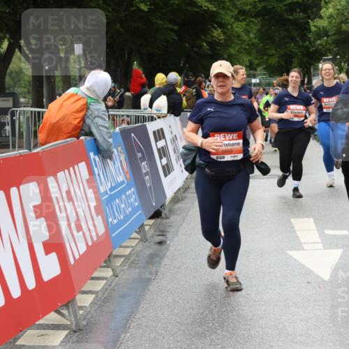 14.06.2026 - REWE Women's Run Strokosch-Dieckow http://msf.ph/oto/9763723 14.06.2026 11:11:51 Ziel 5148, 5162, 5663 meine-sportfotos.de