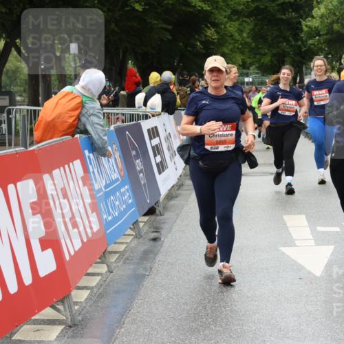 14.06.2026 - REWE Women's Run Strokosch-Dieckow http://msf.ph/oto/9763737 14.06.2026 11:11:51 Ziel 5148, 5162, 5663 meine-sportfotos.de